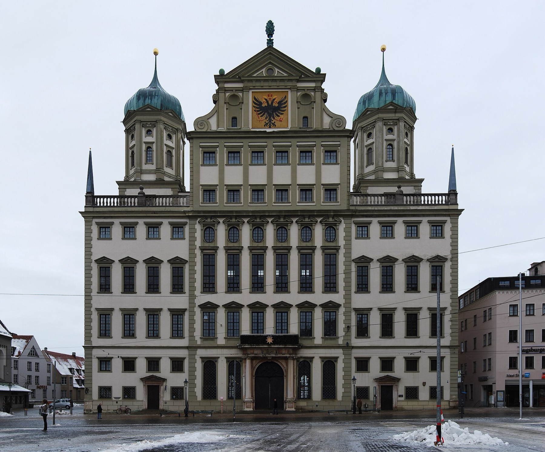 Das Augsburger Rathaus an einem Januartag